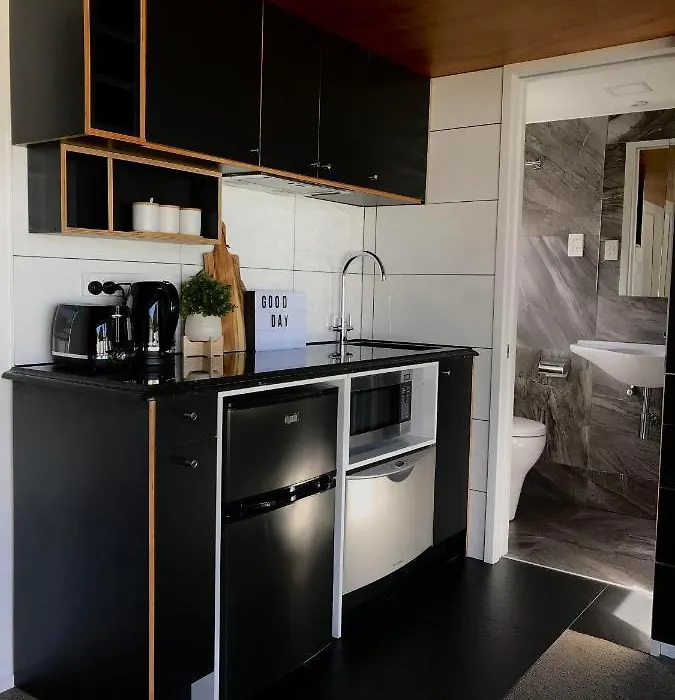 Onehunga Garden Tinyhouse With Parking-1